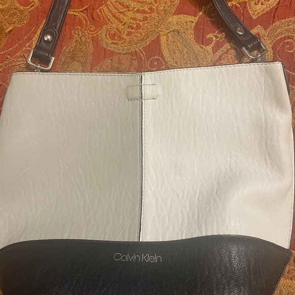 Calvin Klein Black and Cream Shoulder Bag - Picture 1 of 9